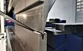 Гнуття металу на листозгинальному верстаті - Точність, Швидкість, Якість!