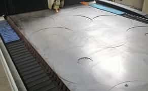 Лазерна різка металу: швидке та точне виготовлення деталей під ключ!