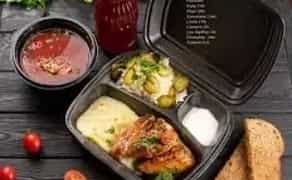 Гарячі комплексні обіди з доставкою — Смачна їжа для вашої команди.