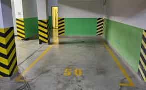 Паркувальне місце з цілодобовою охороною