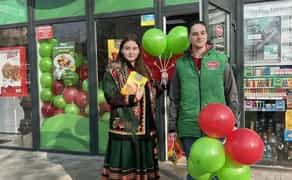 Роздача флаєрів, розклеювання оголошень, рознесення.