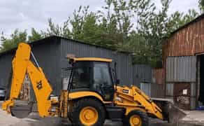 Екскаватор JCB 3-4CX. Вивіз листя, Вишгород, Чорнозем з поля