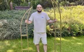 Вишукана святкова арка з квітами для вашої події