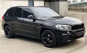 161 BMW X5 чорний джип без водія