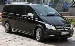 Автомобіль з водієм