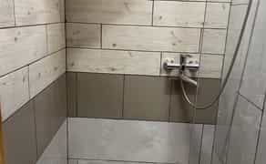 Предлагаю великолепный вариант для отдыха: дом с сауной и освежающим бассейном. Идеально подходит для компании, семьи или романтического уикенда.