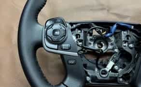 Перетяжка керма, ручок КПП, стелі та елементів салону. Швидко, якісно.