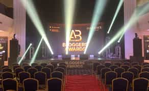 Обладнання(,звук ,світло, екрани , сцени)конференції і тд.