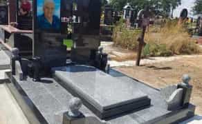 Гранітні пам'ятники