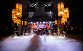 Важкий Дим Конфетті Холодні Фонтани Перший Танець Весілля