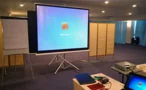 Короткофокусний проектор