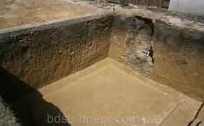 Копання вигрібних ям та підвалів