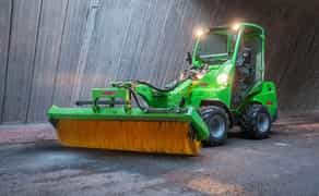 Мінінавантажувач відвал, ковш AVANT