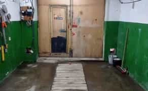 Гараж з необхідним набором інструментів