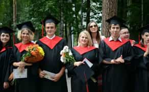 Випускні мантії, мантії для випуску магістрів, бакалаврів.