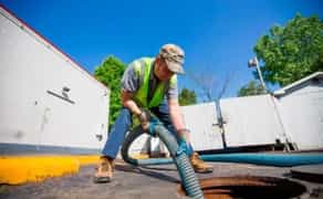 Викачка вигрібних ям у Львові