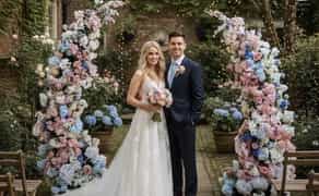 Арка весільна декорована