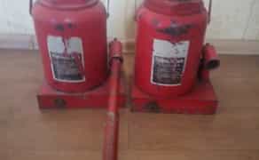 Домкрат 50 тон .