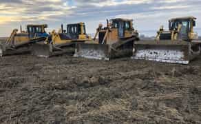 Берегоукріплення бульдозером і екскаватором