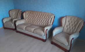 Перетяжка та реставрація м'яких меблів