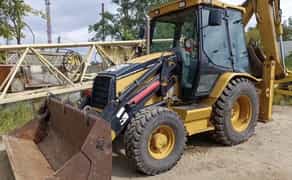 Екскаватор навантажувач