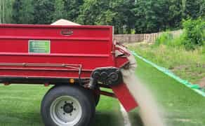 Причіпний піскувач на газонних шинах REDEXIM Charterhouse Rink 1520