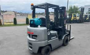 Навантажувачі вилкові та телескопічні