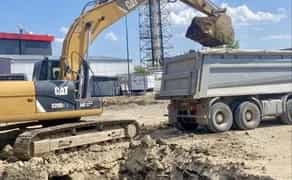 Гусеничний екскаватор з ковшом 1,5 м3