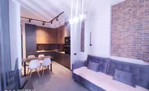 Вільно! Тераса з панорамою на гори. Сам центр