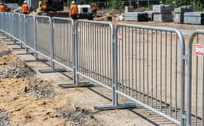 Мобільне огородження Тип C2 — переносне металеве бар’єрне огородження