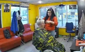 Крісло для надання перукарських послуг. Крісло для стрижки.