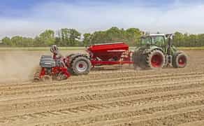 Сівалка Horsch Maestro разом із ТРАКТОРОМ колісним John Deere 8370R