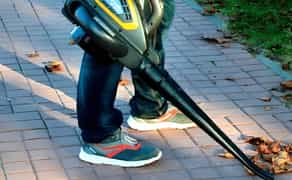 Садовий пилосос SBL 2600: швидке прибирання листя та саду