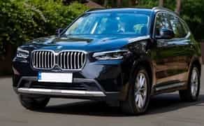 036 BMW X3 чорний позашляховик без водія