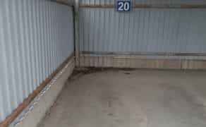 Комфортне паркомісце, зручний заїзд