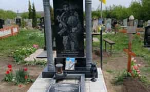 Гранитные памятники.Кресты,надгробья.