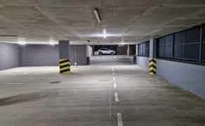 Паркомісце на 1-поверсі в паркінгу ЖК Крістал.