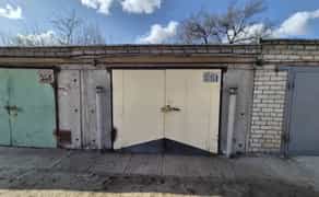 Гараж для зберігання авто або інструментів