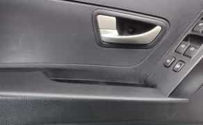 Перетяжка карт дверей авто,стелі, підлокітники, стійки, пластик.