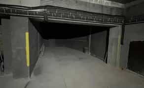 Місце на паркінгу поруч з будинком