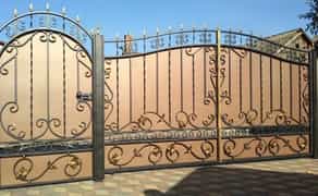 Ексклюзивні металеві ковані ворота, виготовлені на замовлення за індивідуальним дизайном та високою якістю виконання