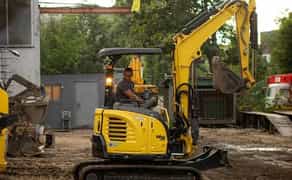 Міні-екскаватор. Послуги спецтехніки. Малогабаритна техніка