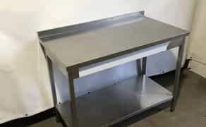 Стіл з нержавіючої сталі з полицею для HoReCa