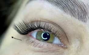 Нарощування вій та корекція брів