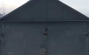 Металевий гараж, зручний заїзд