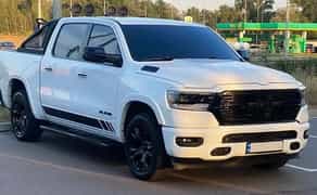 005 Пікап Ram 1500 без водія для зйомок кіно реклами
