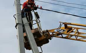 Підключення будинків та ділянок до електромережі 220 і 380V. Виклик електрика.