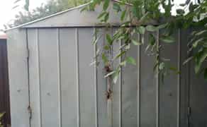 Металевий гараж зі світлом: сухий, надійний