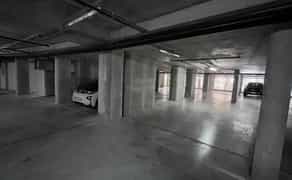 Автостоянка в підземному паркінгу