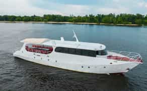 Теплохід "Весна"